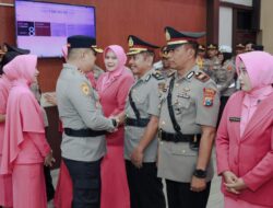 Rotasi Jabatan, Kapolres Jombang Pimpin Upacara Sertijab Kasat Resnarkoba dan Kapolsek Jajaran