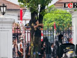 Diduga Disusupi Anarko, Ekskalasi Mulai Meningkat Peserta Aksi Mulai Melempari 