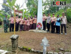 Peringati Hari Pramuka ke-64, Polsek Cisompet Gelar Ziarah ke Makam Pahlawan