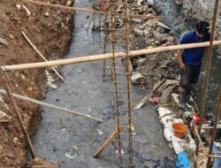Rumah Terdampak Banjir , Warga Cipinang Protes Dampak Proyek Turap