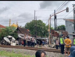 Kecelakaan Mobil Menabrak KA Harina di Perlintasan Mranggen, KAI Ingatkan Kedisiplinan Pengguna Jalan