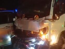 BREAKING NEWS: Rem Blong Lagi, Truk Boks Seruduk Belasan Kendaraan di Exit Tol Bawen